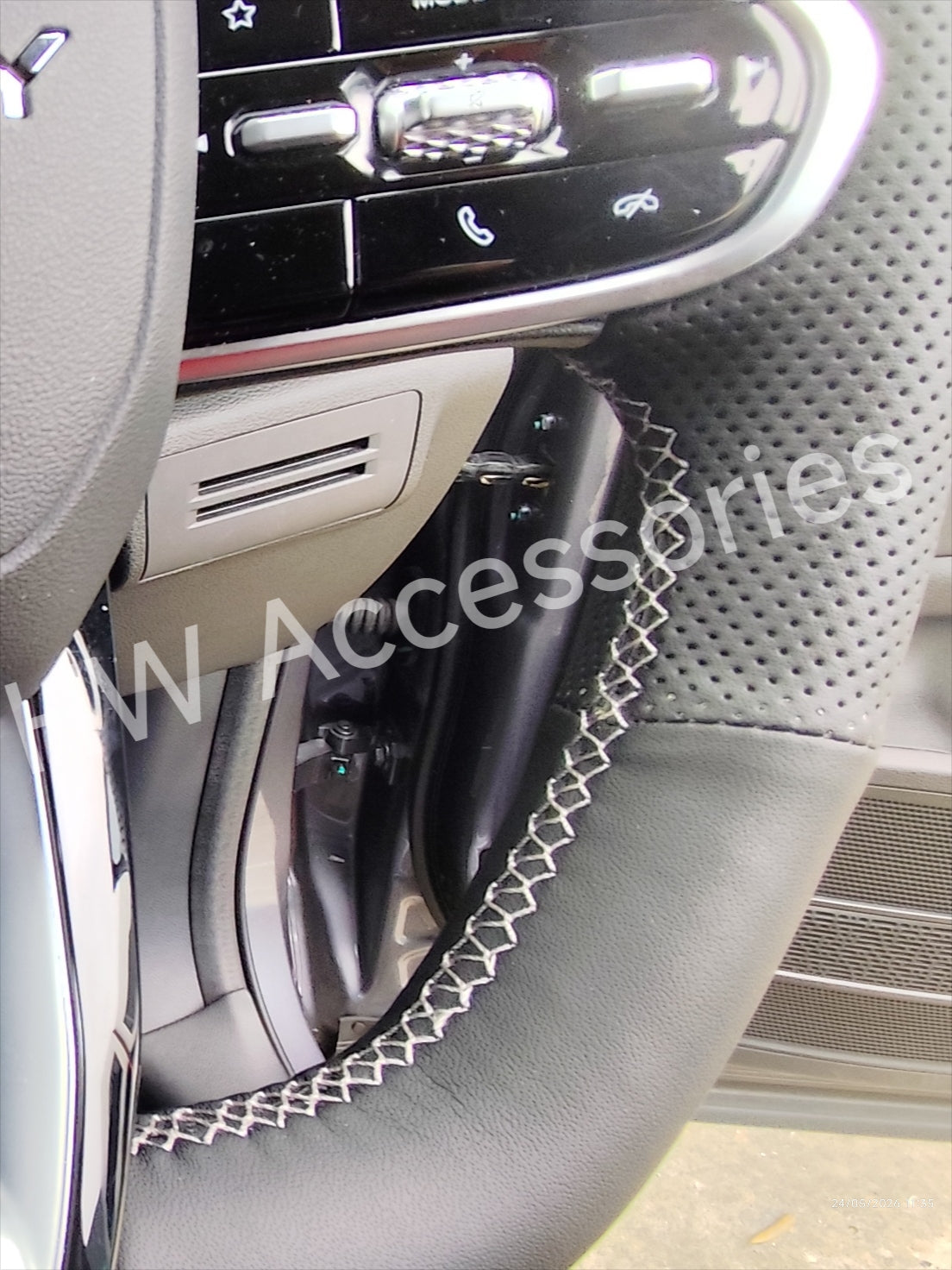 Chery Tiggo / Omoda 5 Steering Wheel Leather Stitched Cover